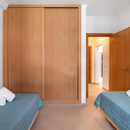 Casa Gomes Guerreiro T2 别墅 楼尔
